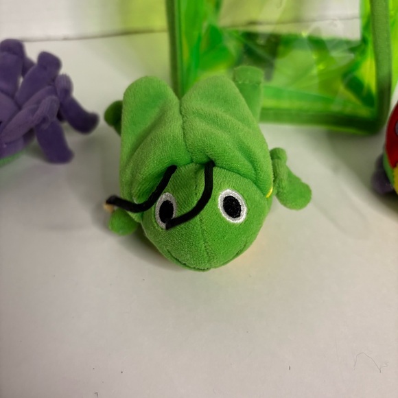 Melissa and Doug Plush Bug Catcher Jug With 3 Bugs - Stuffed Animals - Toys - Picture 4 of 13